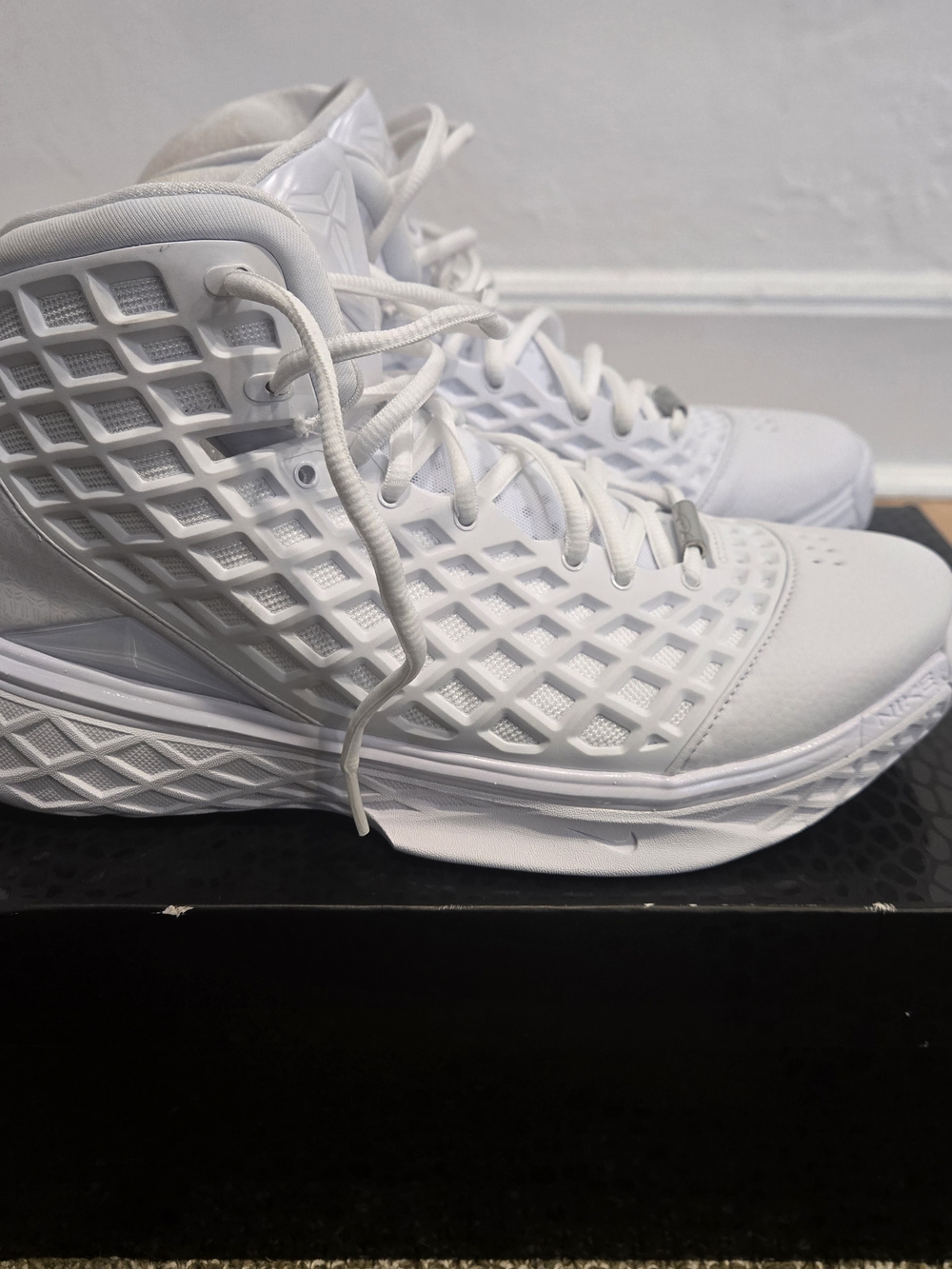 Nike White Men's Kobe 3 PROTRO HIGH Basketball Shoes